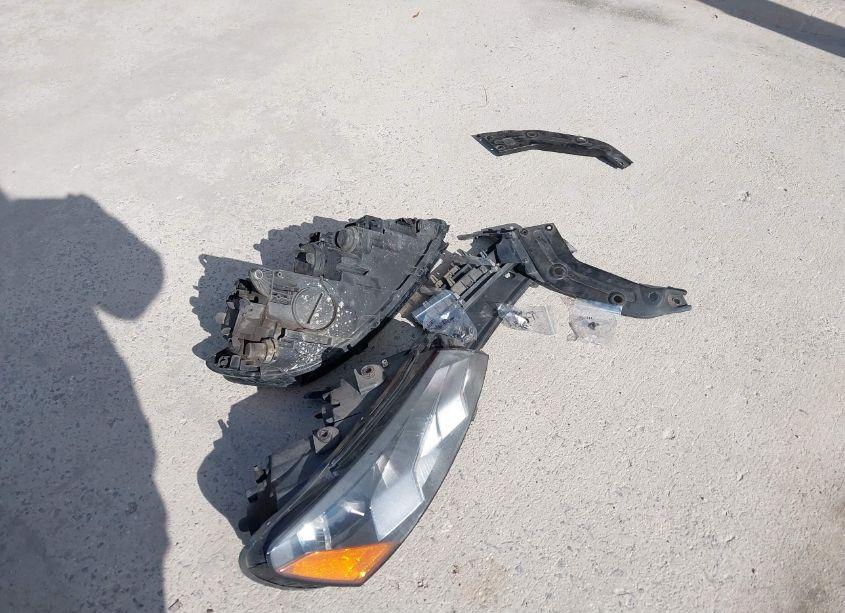 Photo 12 of 2013 Volkswagen Passat 2.0L TDI SE (VIN 1VWBN7A30DC092675)