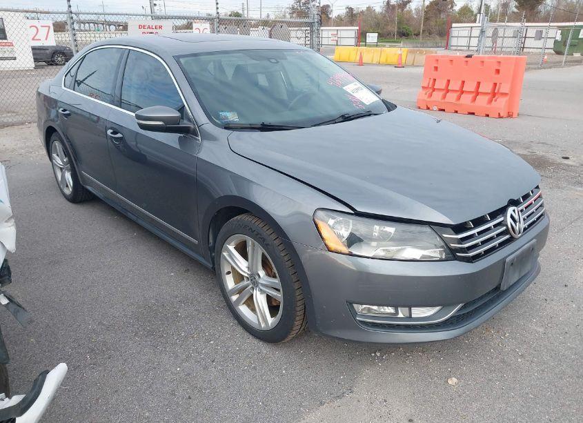 2014 Volkswagen Passat 2.0L TDI SE (VIN 1VWBN7A30EC001521) main photo