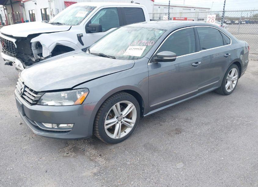Photo 2 of 2014 Volkswagen Passat 2.0L TDI SE (VIN 1VWBN7A30EC001521)