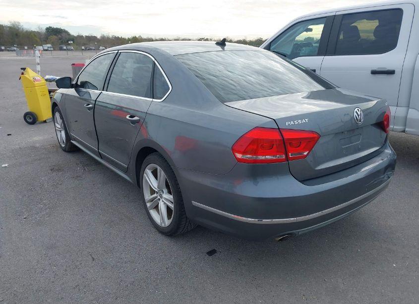 Photo 3 of 2014 Volkswagen Passat 2.0L TDI SE (VIN 1VWBN7A30EC001521)