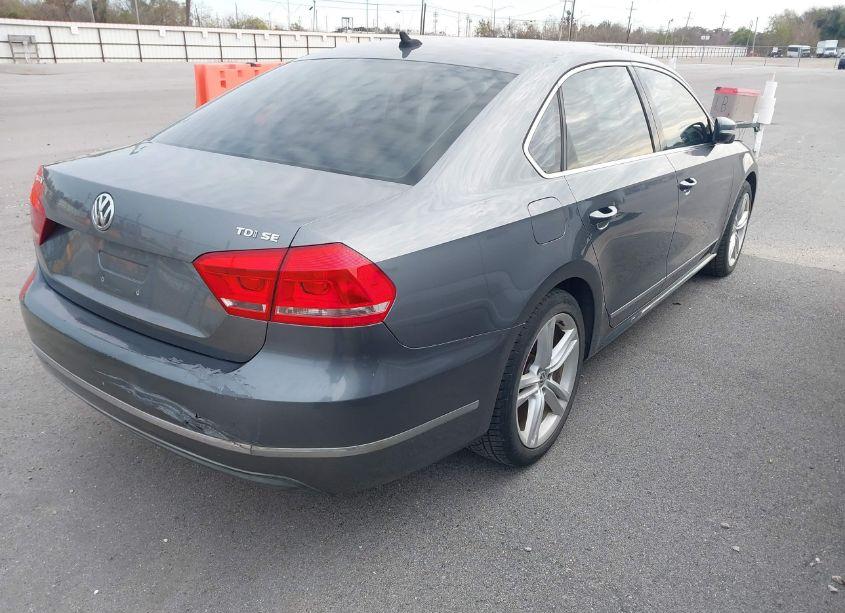 Photo 4 of 2014 Volkswagen Passat 2.0L TDI SE (VIN 1VWBN7A30EC001521)