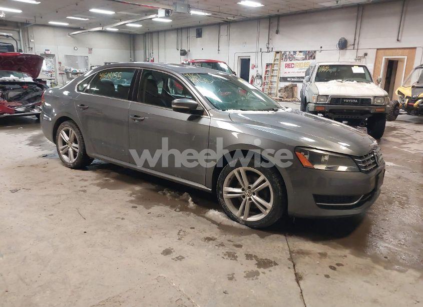 2014 Volkswagen Passat 2.0L TDI SE (VIN 1VWBN7A30EC106768) main photo