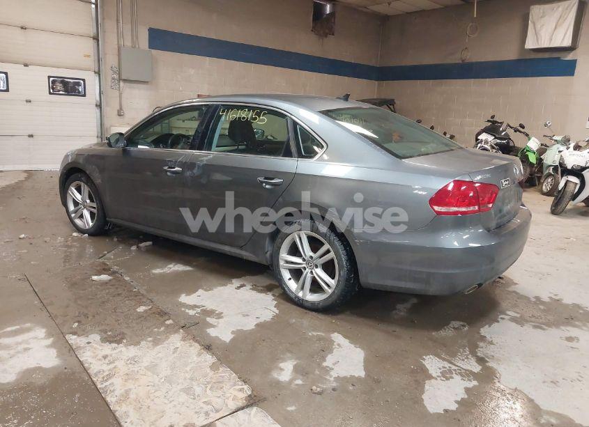 Photo 3 of 2014 Volkswagen Passat 2.0L TDI SE (VIN 1VWBN7A30EC106768)