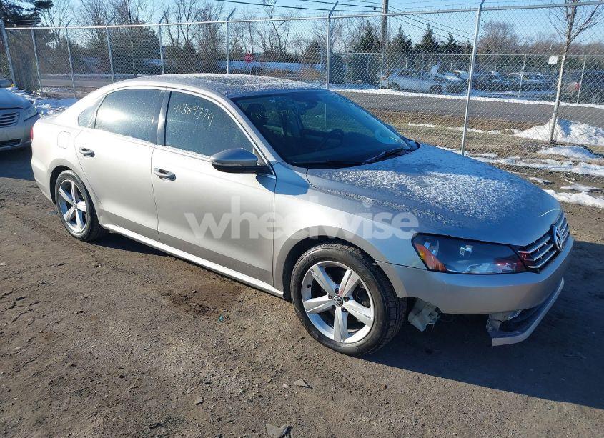 2012 Volkswagen Passat 2.0L TDI SE (VIN 1VWBN7A31CC010032) main photo