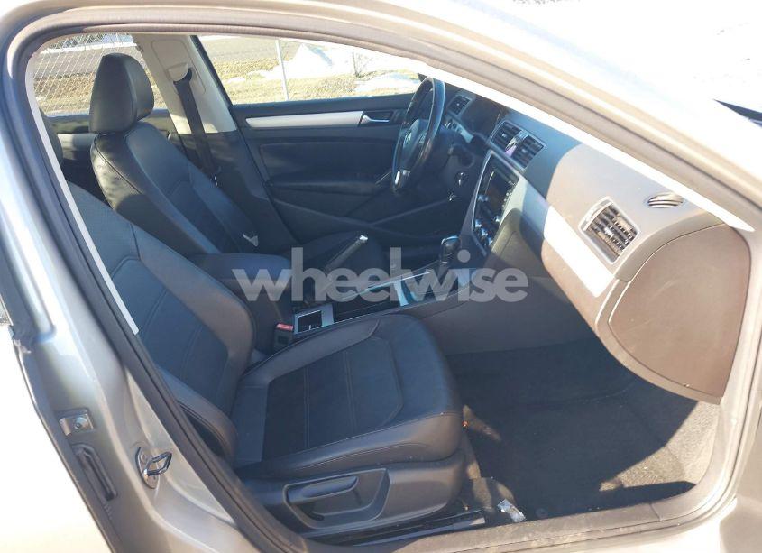 Photo 5 of 2012 Volkswagen Passat 2.0L TDI SE (VIN 1VWBN7A31CC010032)