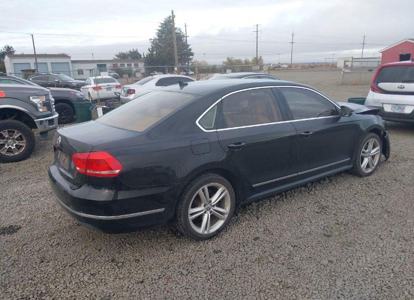 Photo 4 of 2012 Volkswagen Passat 2.0L TDI SE (VIN 1VWBN7A31CC097639)