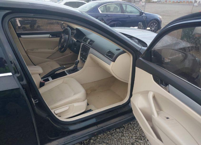 Photo 5 of 2012 Volkswagen Passat 2.0L TDI SE (VIN 1VWBN7A31CC097639)