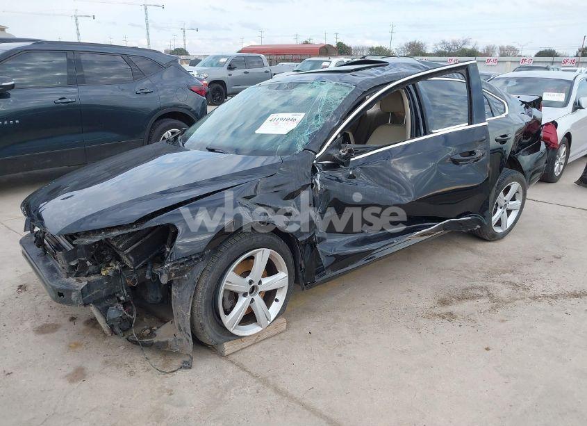 Photo 2 of 2012 Volkswagen Passat 2.0L TDI SE (VIN 1VWBN7A31CC104900)