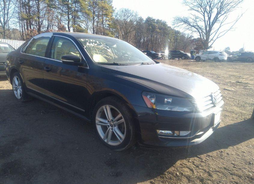 2013 Volkswagen Passat 2.0L TDI SE (VIN 1VWBN7A31DC043520) main photo