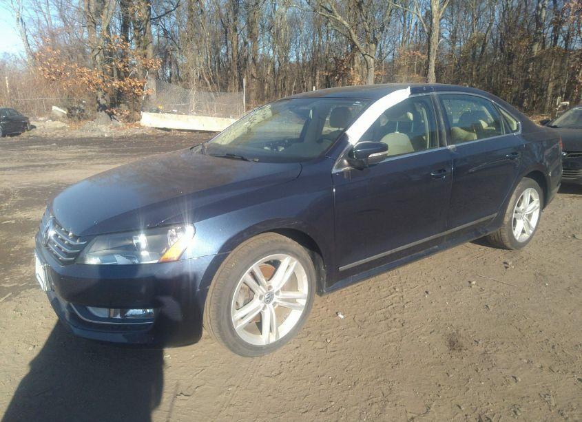 Photo 2 of 2013 Volkswagen Passat 2.0L TDI SE (VIN 1VWBN7A31DC043520)