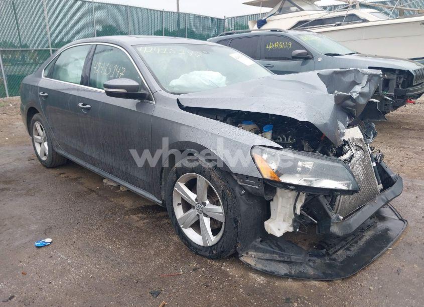 2013 Volkswagen Passat SE (VIN 1VWBN7A31DC113369) main photo