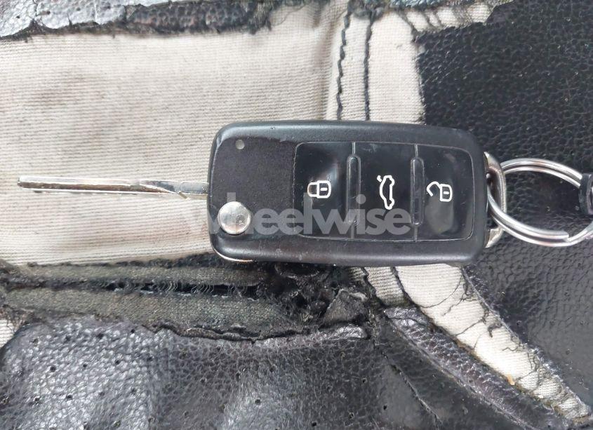 Photo 11 of 2013 Volkswagen Passat SE (VIN 1VWBN7A31DC113369)