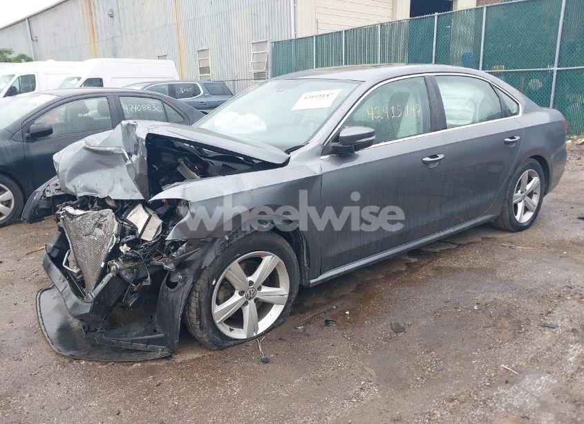 Photo 2 of 2013 Volkswagen Passat SE (VIN 1VWBN7A31DC113369)