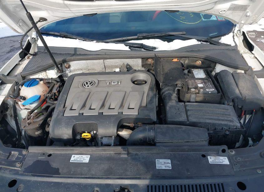 Photo 10 of 2014 Volkswagen Passat 2.0L TDI SE (VIN 1VWBN7A31EC043700)