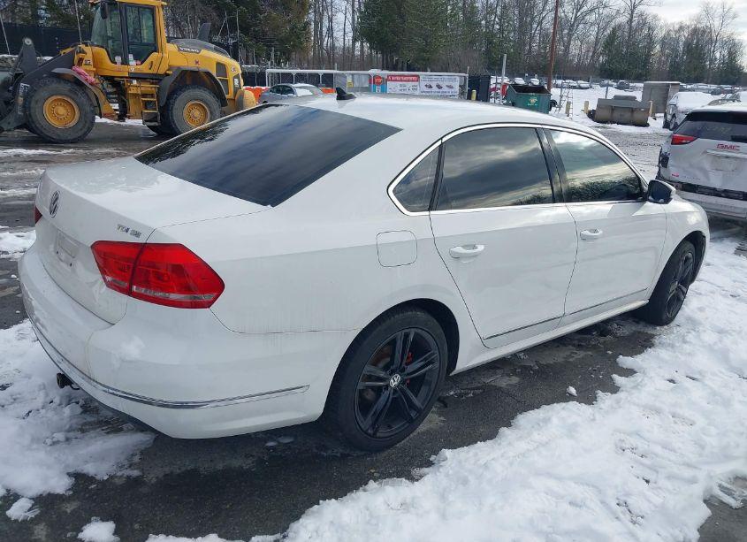 Photo 4 of 2014 Volkswagen Passat 2.0L TDI SE (VIN 1VWBN7A31EC043700)