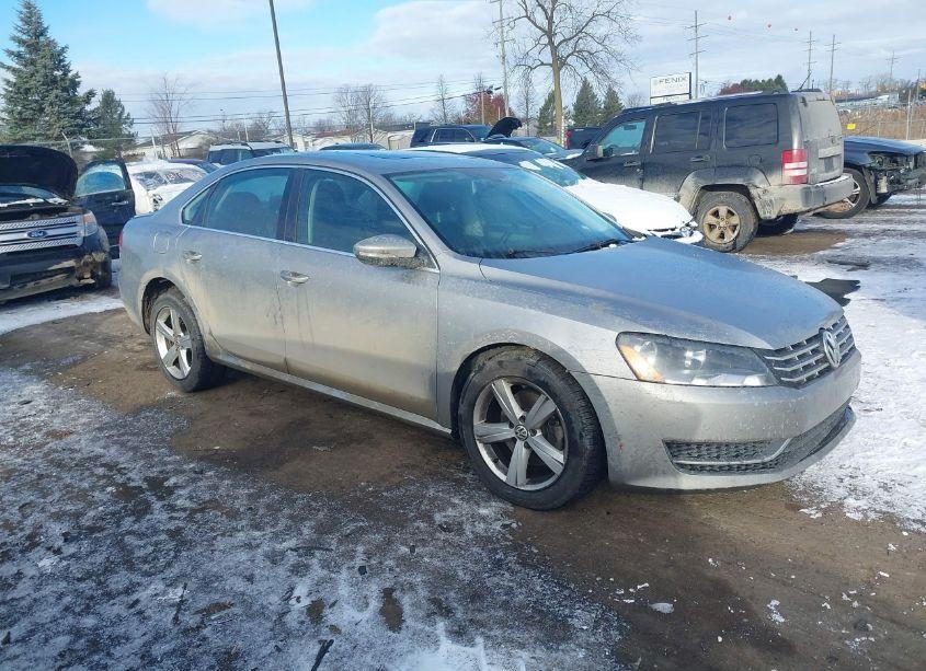 2012 Volkswagen Passat 2.0L TDI SE (VIN 1VWBN7A32CC033397) main photo