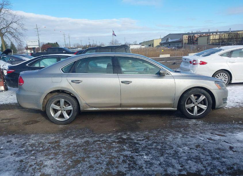Photo 13 of 2012 Volkswagen Passat 2.0L TDI SE (VIN 1VWBN7A32CC033397)