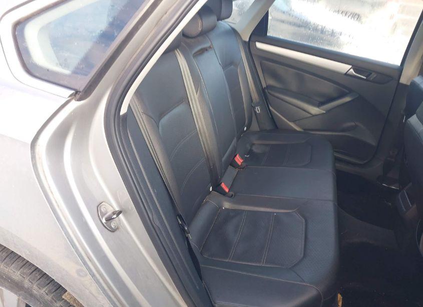 Photo 8 of 2012 Volkswagen Passat 2.0L TDI SE (VIN 1VWBN7A32CC033397)