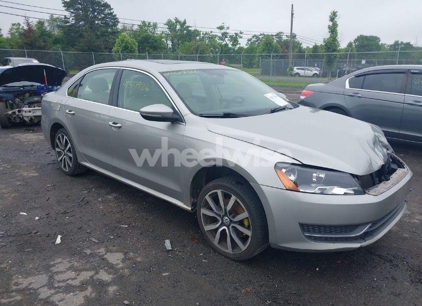 2012 Volkswagen Passat 2.0L TDI SE (VIN 1VWBN7A32CC045257) main photo