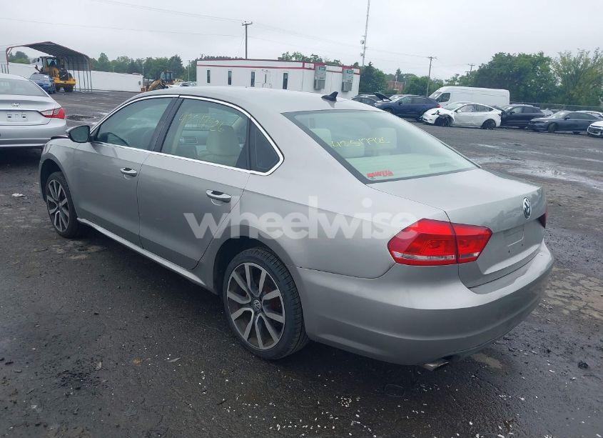 Photo 3 of 2012 Volkswagen Passat 2.0L TDI SE (VIN 1VWBN7A32CC045257)