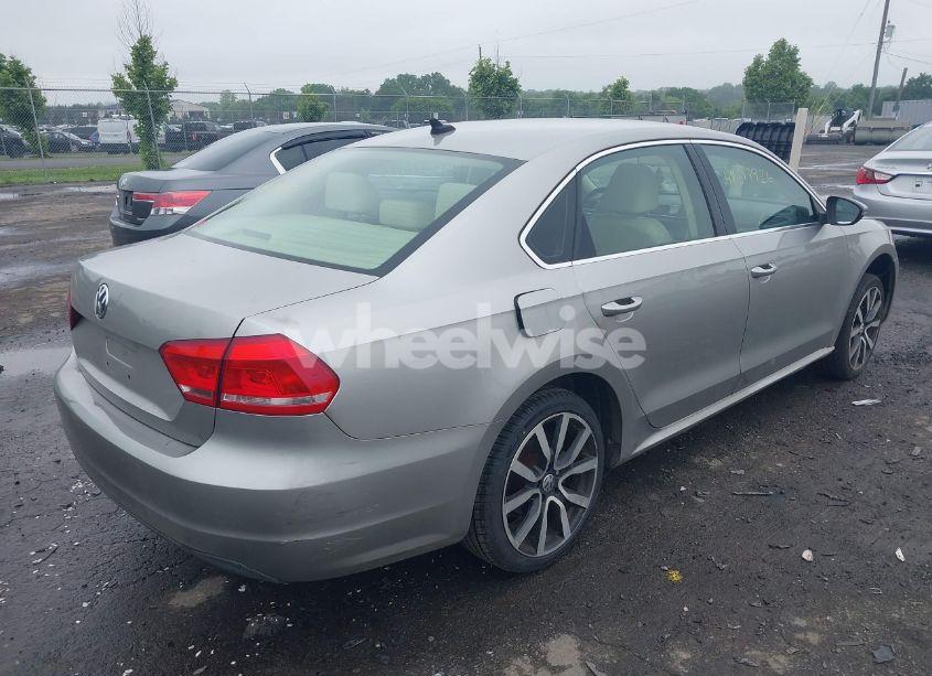 Photo 4 of 2012 Volkswagen Passat 2.0L TDI SE (VIN 1VWBN7A32CC045257)