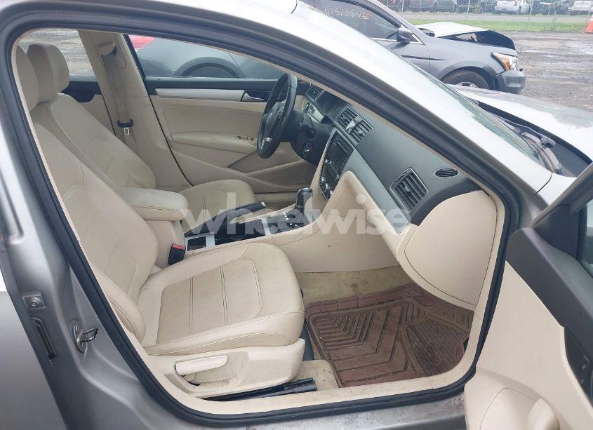 Photo 5 of 2012 Volkswagen Passat 2.0L TDI SE (VIN 1VWBN7A32CC045257)