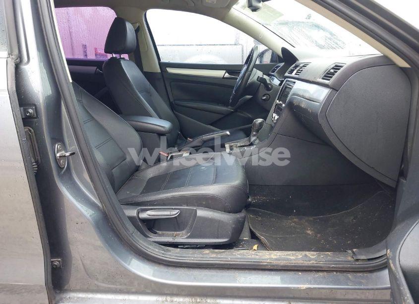 Photo 5 of 2012 Volkswagen Passat 2.0L TDI SE (VIN 1VWBN7A32CC090053)