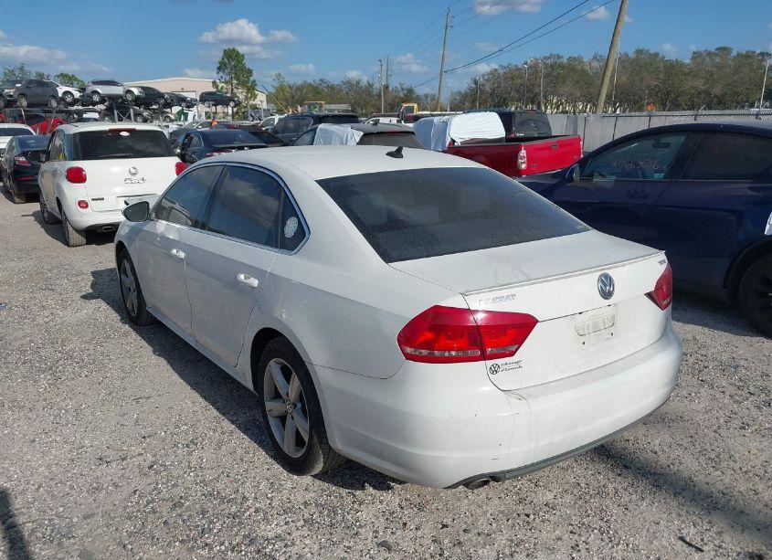 Photo 3 of 2012 Volkswagen Passat 2.0L TDI SE (VIN 1VWBN7A32CC104842)