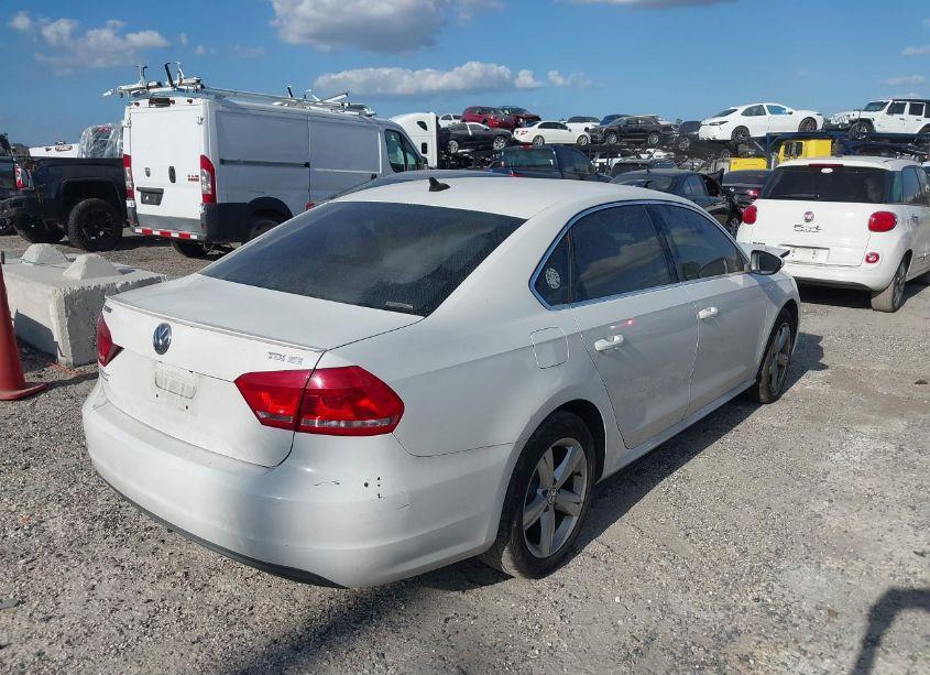 Photo 4 of 2012 Volkswagen Passat 2.0L TDI SE (VIN 1VWBN7A32CC104842)