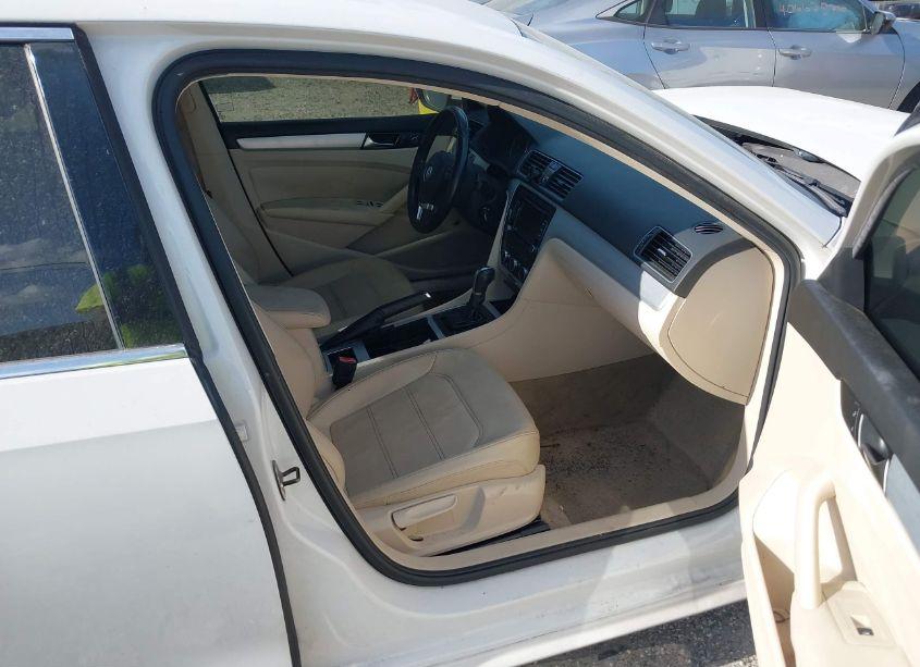 Photo 5 of 2012 Volkswagen Passat 2.0L TDI SE (VIN 1VWBN7A32CC104842)