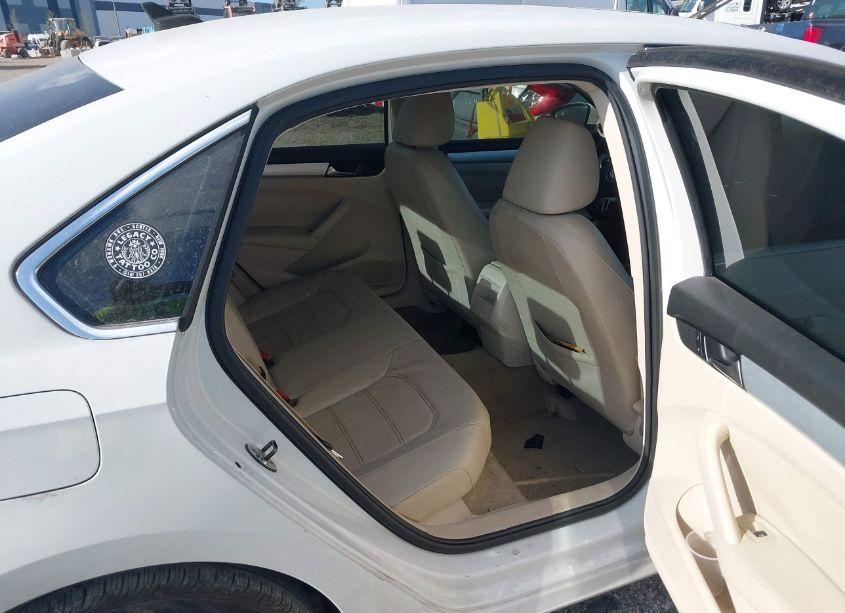 Photo 8 of 2012 Volkswagen Passat 2.0L TDI SE (VIN 1VWBN7A32CC104842)