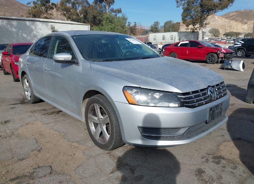 2013 Volkswagen Passat 2.0L TDI SE (VIN 1VWBN7A32DC070502) main photo