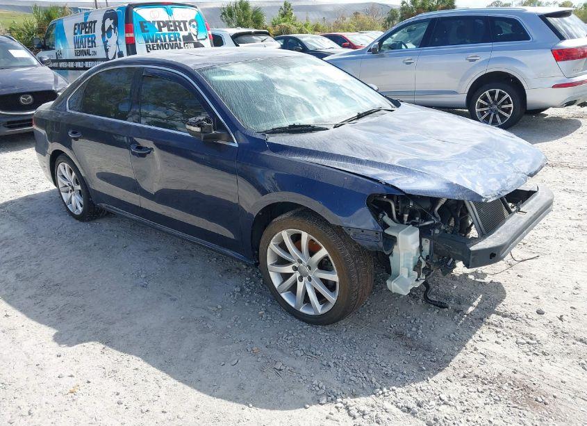 2014 Volkswagen Passat 2.0L TDI SE (VIN 1VWBN7A32EC045780) main photo