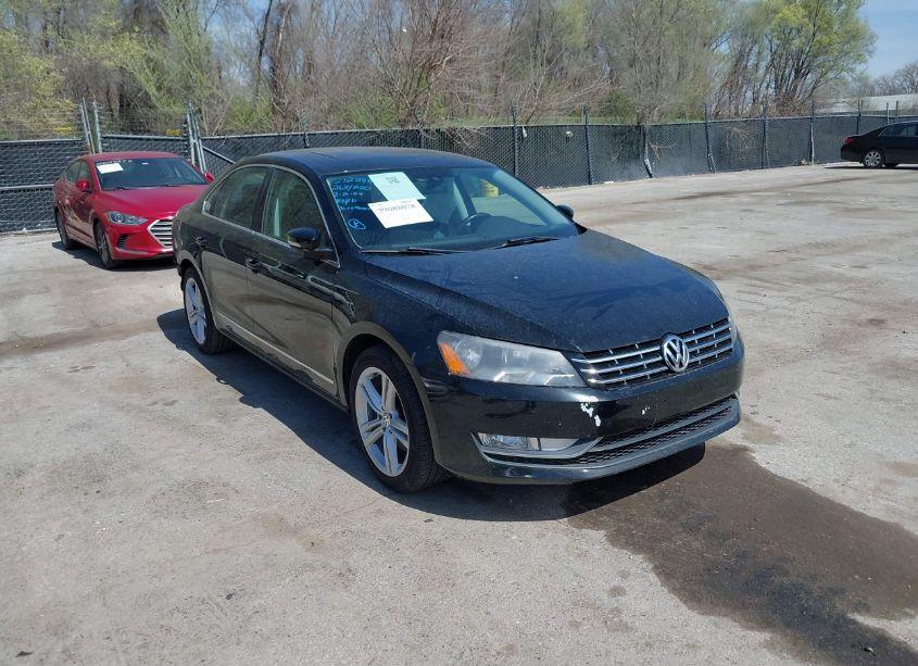 2014 Volkswagen Passat 2.0L TDI SE (VIN 1VWBN7A32EC104942) main photo