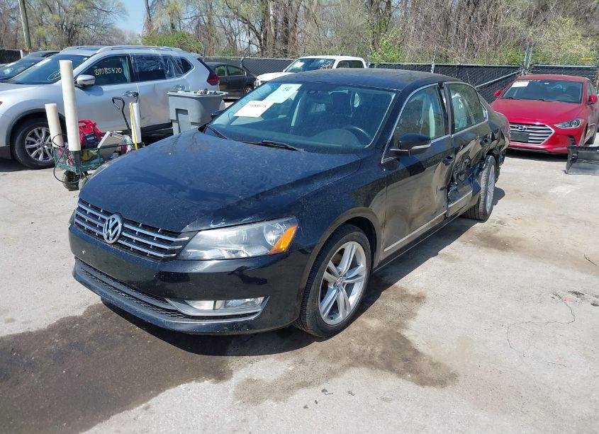 Photo 2 of 2014 Volkswagen Passat 2.0L TDI SE (VIN 1VWBN7A32EC104942)