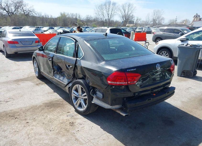 Photo 3 of 2014 Volkswagen Passat 2.0L TDI SE (VIN 1VWBN7A32EC104942)