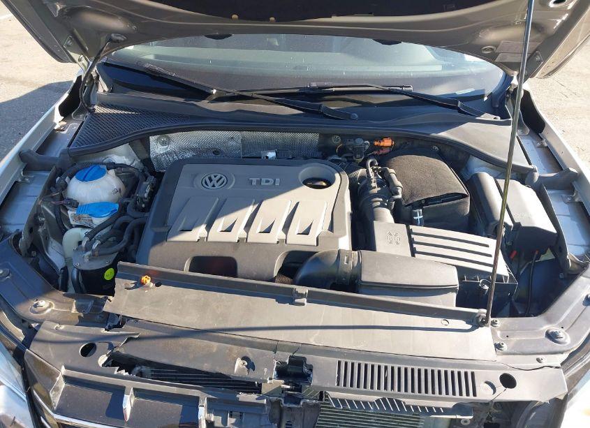 Photo 10 of 2012 Volkswagen Passat 2.0L TDI SE (VIN 1VWBN7A33CC009996)