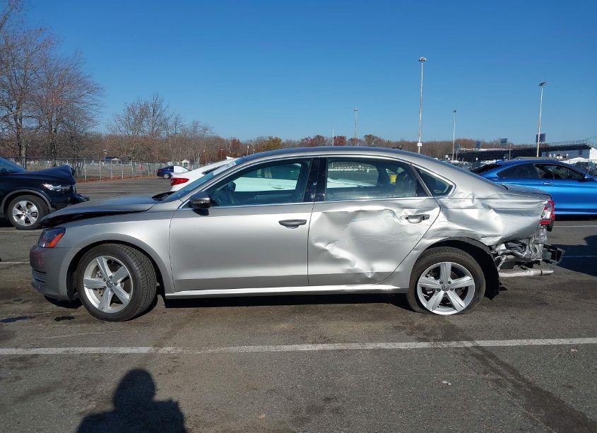 Photo 14 of 2012 Volkswagen Passat 2.0L TDI SE (VIN 1VWBN7A33CC009996)