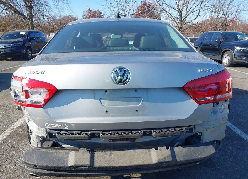 Photo 16 of 2012 Volkswagen Passat 2.0L TDI SE (VIN 1VWBN7A33CC009996)