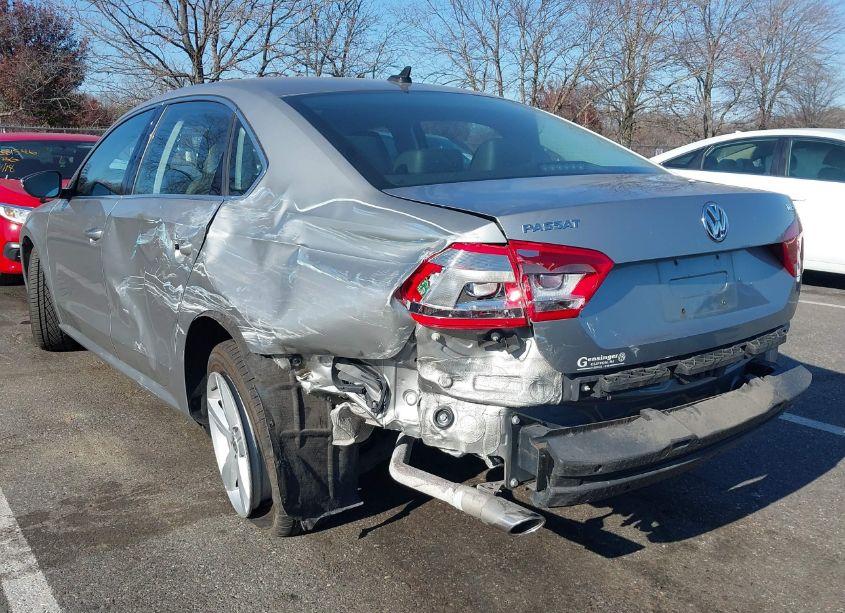 Photo 3 of 2012 Volkswagen Passat 2.0L TDI SE (VIN 1VWBN7A33CC009996)