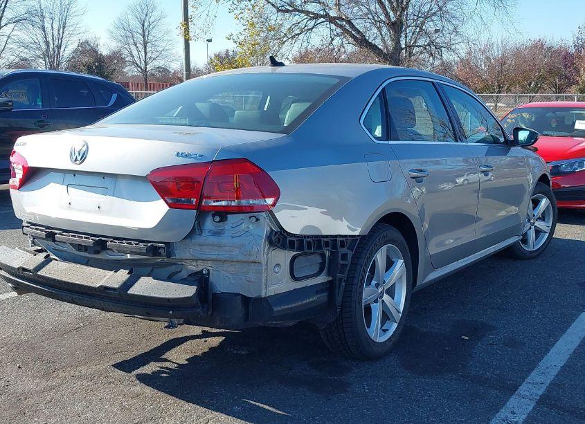 Photo 4 of 2012 Volkswagen Passat 2.0L TDI SE (VIN 1VWBN7A33CC009996)