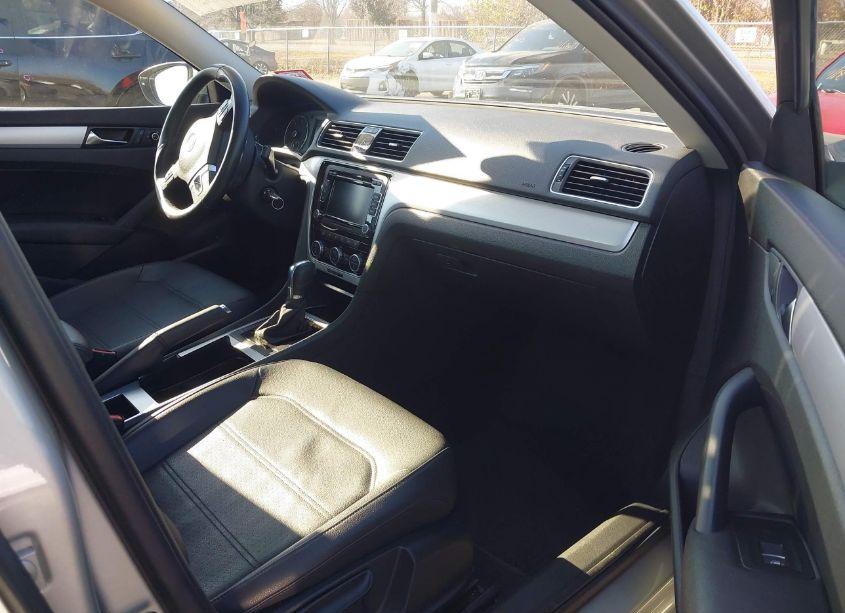 Photo 5 of 2012 Volkswagen Passat 2.0L TDI SE (VIN 1VWBN7A33CC009996)