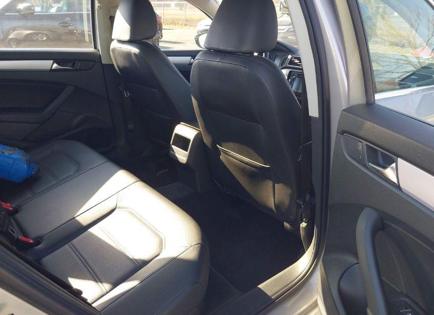 Photo 8 of 2012 Volkswagen Passat 2.0L TDI SE (VIN 1VWBN7A33CC009996)
