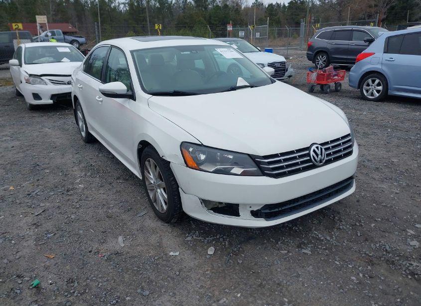 2013 Volkswagen Passat 2.0L TDI SE (VIN 1VWBN7A33DC141142) main photo