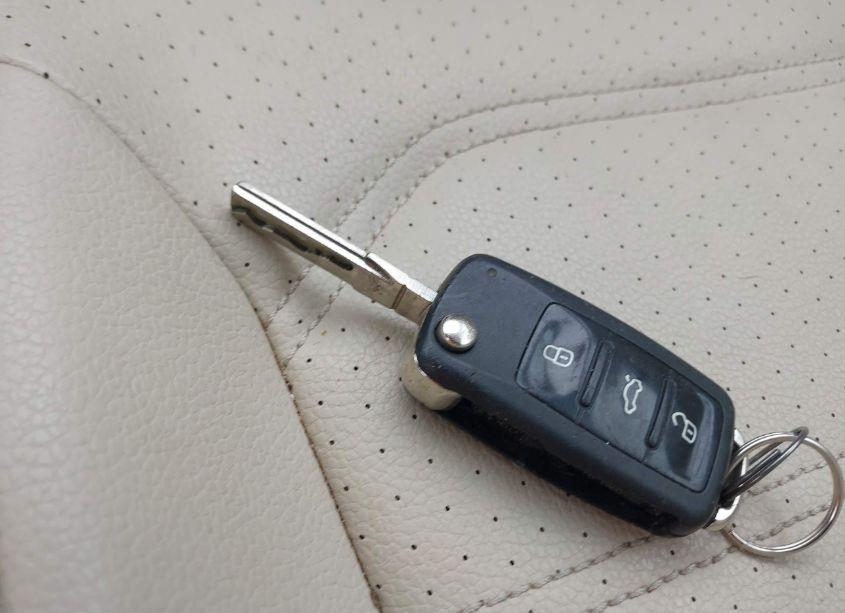 Photo 11 of 2013 Volkswagen Passat 2.0L TDI SE (VIN 1VWBN7A33DC141142)