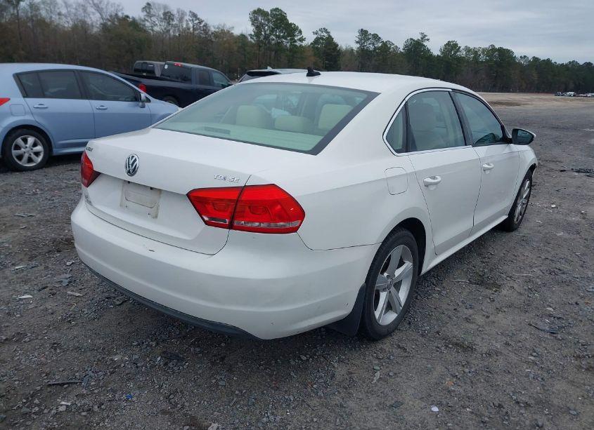 Photo 4 of 2013 Volkswagen Passat 2.0L TDI SE (VIN 1VWBN7A33DC141142)