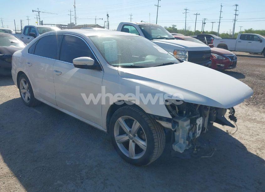 2013 Volkswagen Passat 2.0L TDI SE (VIN 1VWBN7A33DC147622) main photo