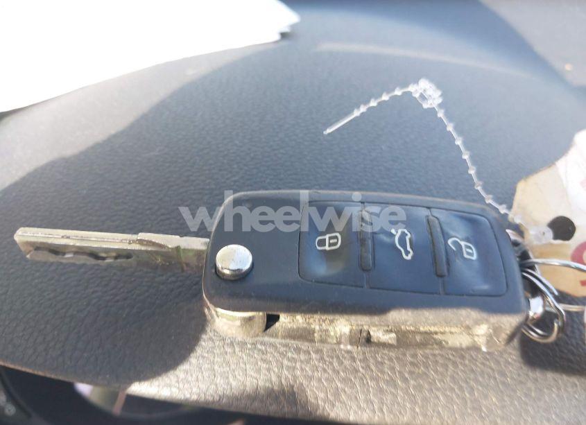 Photo 11 of 2013 Volkswagen Passat 2.0L TDI SE (VIN 1VWBN7A33DC147622)