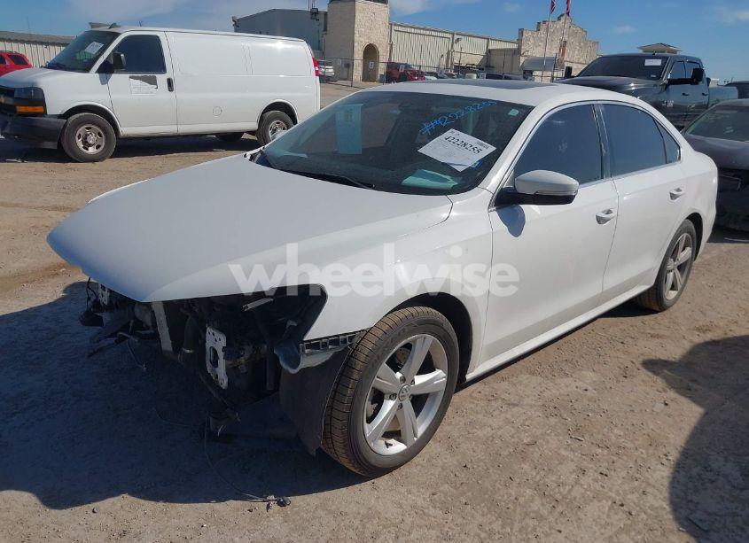 Photo 2 of 2013 Volkswagen Passat 2.0L TDI SE (VIN 1VWBN7A33DC147622)