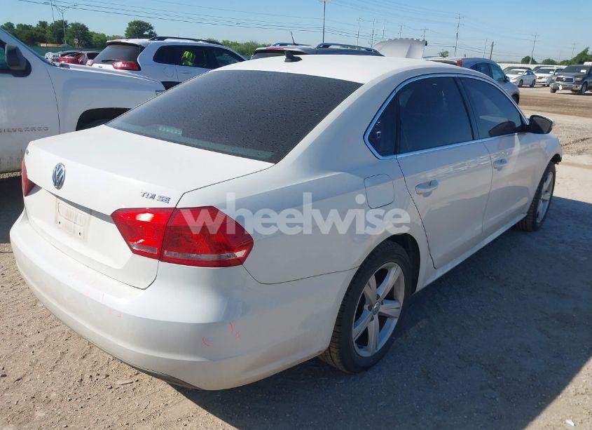 Photo 4 of 2013 Volkswagen Passat 2.0L TDI SE (VIN 1VWBN7A33DC147622)